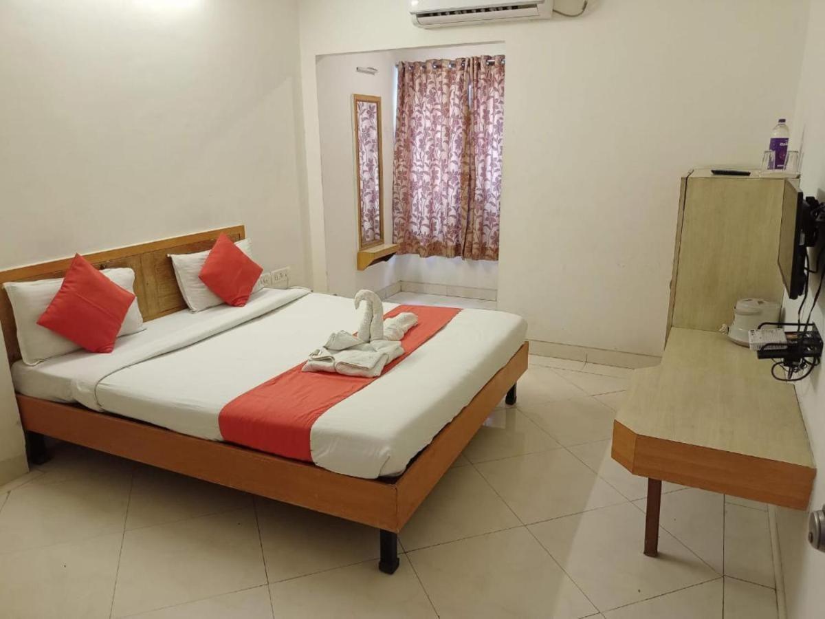 Hotel Kalasai Ширди Экстерьер фото